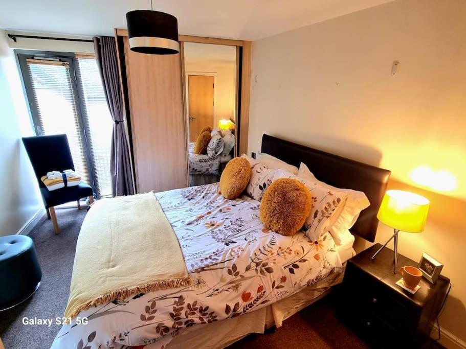 Spacious Duplex 2 Bed Location By Canal - Uk Apartment *